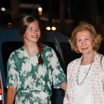 La Infanta Sofía junto a doña Sofía en Mallorca