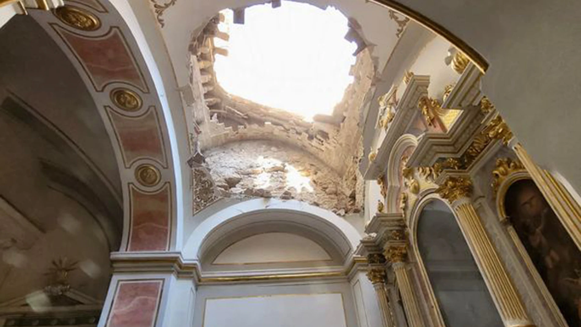 Se derrumba parte de la cúpula de la iglesia de Sollana, sin daños personales
