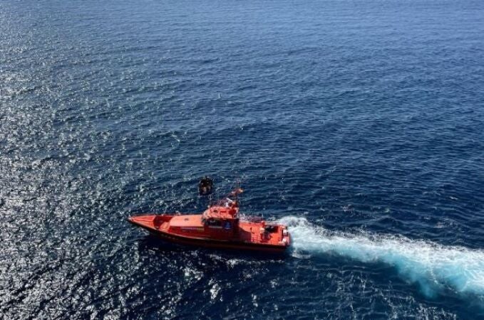 Interceptada una patera con 13 personas a bordo cerca de la costa de Calpe