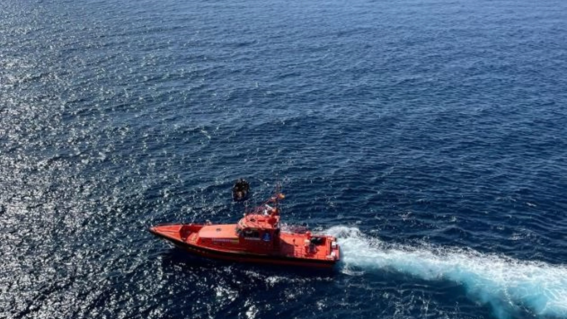 Interceptada una patera con 13 personas a bordo cerca de la costa de Calpe
