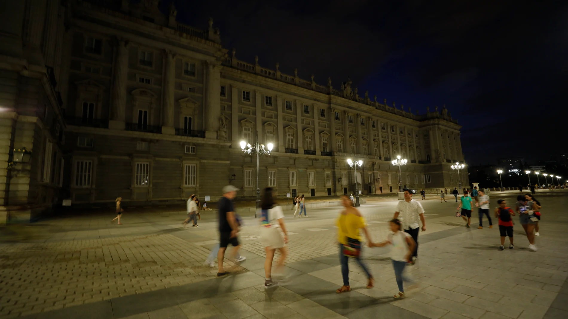 El Palacio Real de Madrid con la iluminación apagada