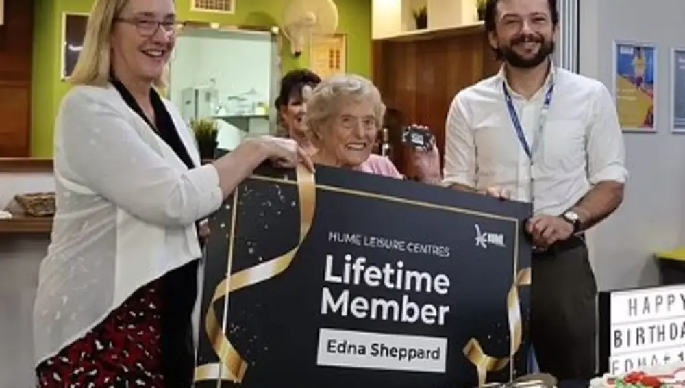 Premian a Edna Sheppard por haber permanecido en el recinto durante más de 40 años.