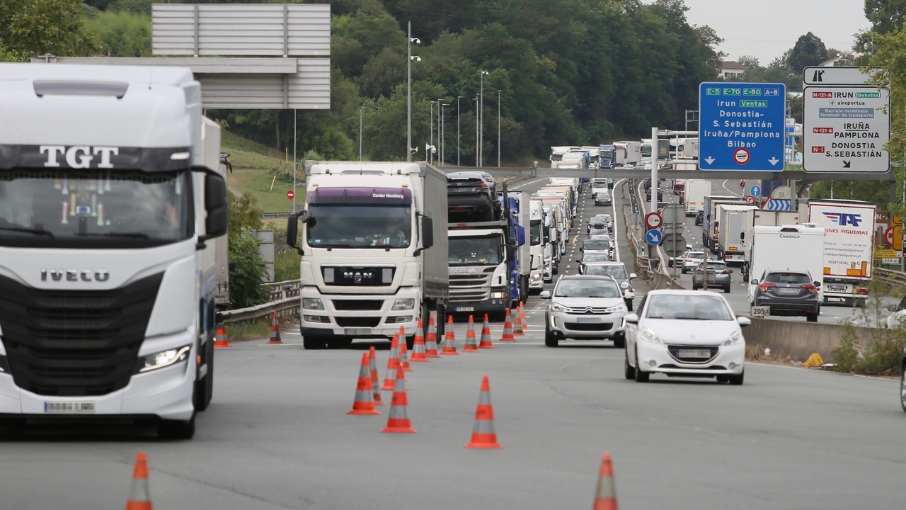 Les camions français déposent leurs déchets dans les décharges de notre pays pour sauver