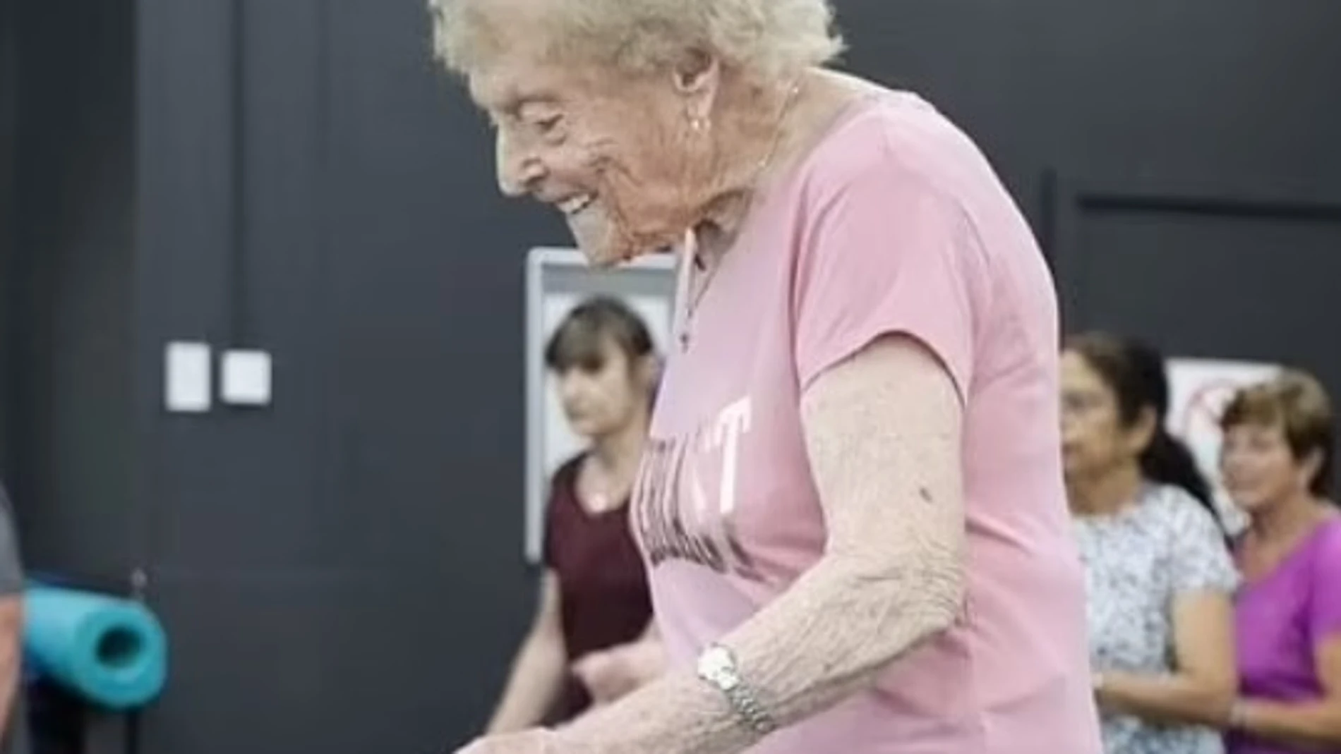 Edna Sheppard, en una de sus clases en el gimnasio Hawthorn Aquatic and Leisure de Melbourne, Australia