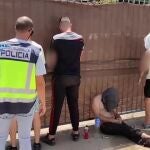 Detenidos seis varones de nacionalidades española y boliviana por su participación en presuntos delitos de tráfico de drogas y defraudación de fluido eléctrico.