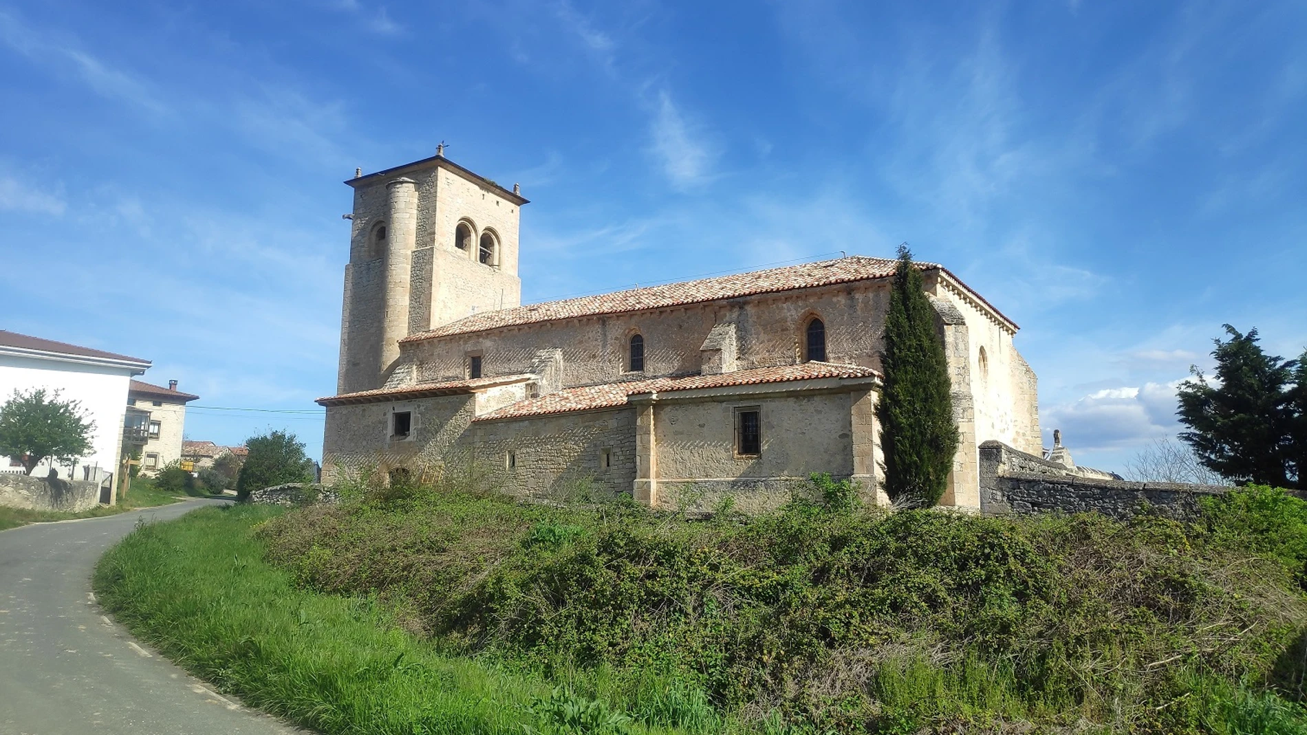 Iglesia parroquial de San Juan Bautista, en la localidad burgalesa de Bisjueces.