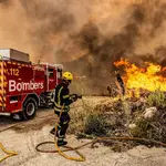  El fuego devora ya 9.500 hectáreas de masa forestal en la Vall d’Ebo (Alicante) 