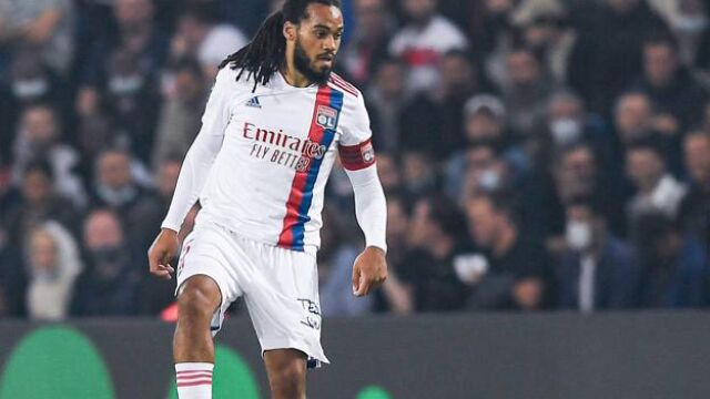 Jason Denayer con el Olympique de Lyon.