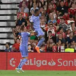 David Alaba celebra su gol ante la UD Almería