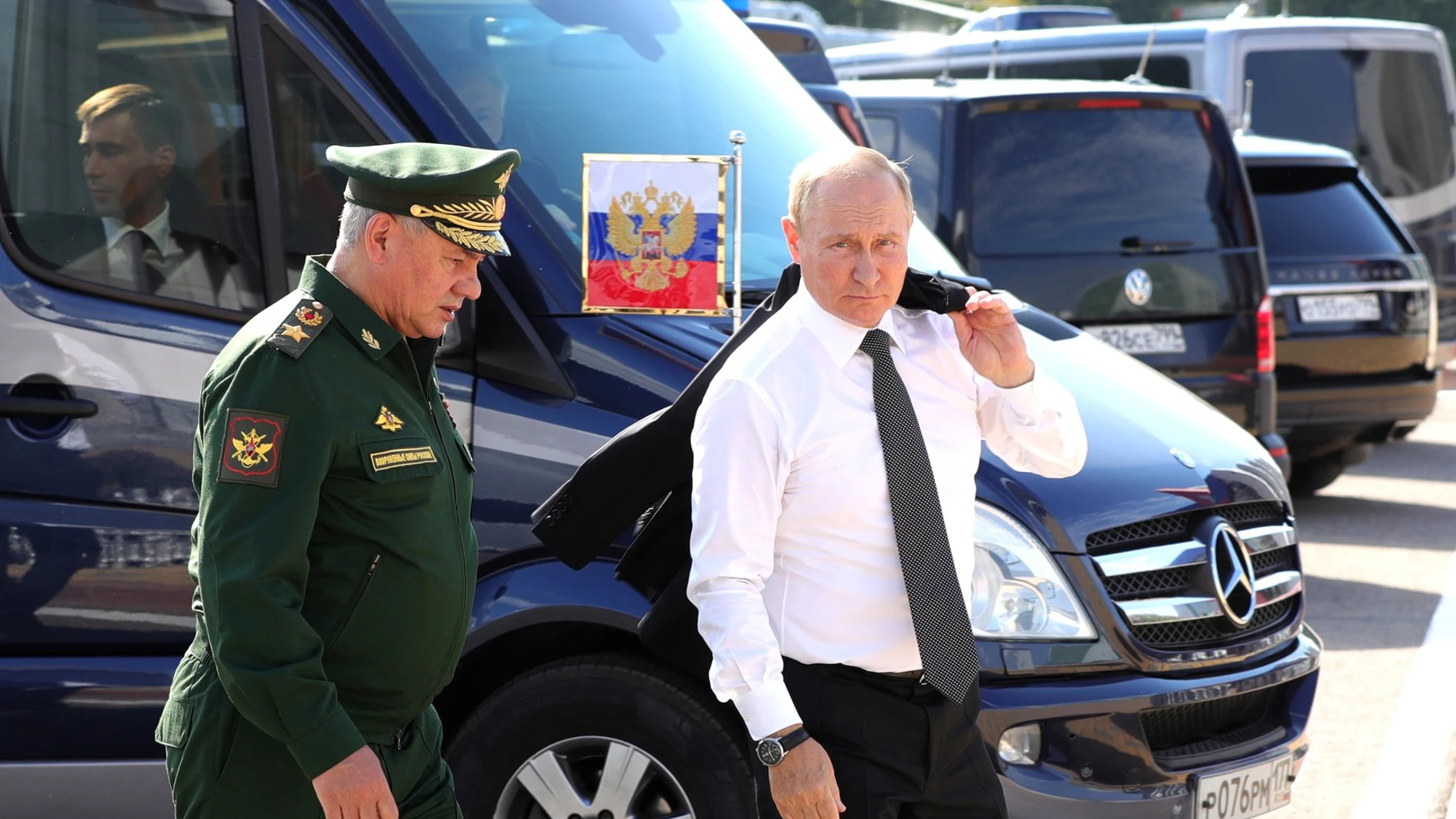 Putin con su ministro de Defensa, Sergei Shoigu