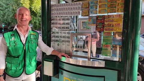 El vendedor de la ONCE Rafael Llopis, que ha repartido un millón de euros en las Tres Mil Viviendas