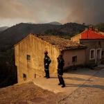 El incendio que se declaró este lunes en Bejís (Castellón) sigue activo