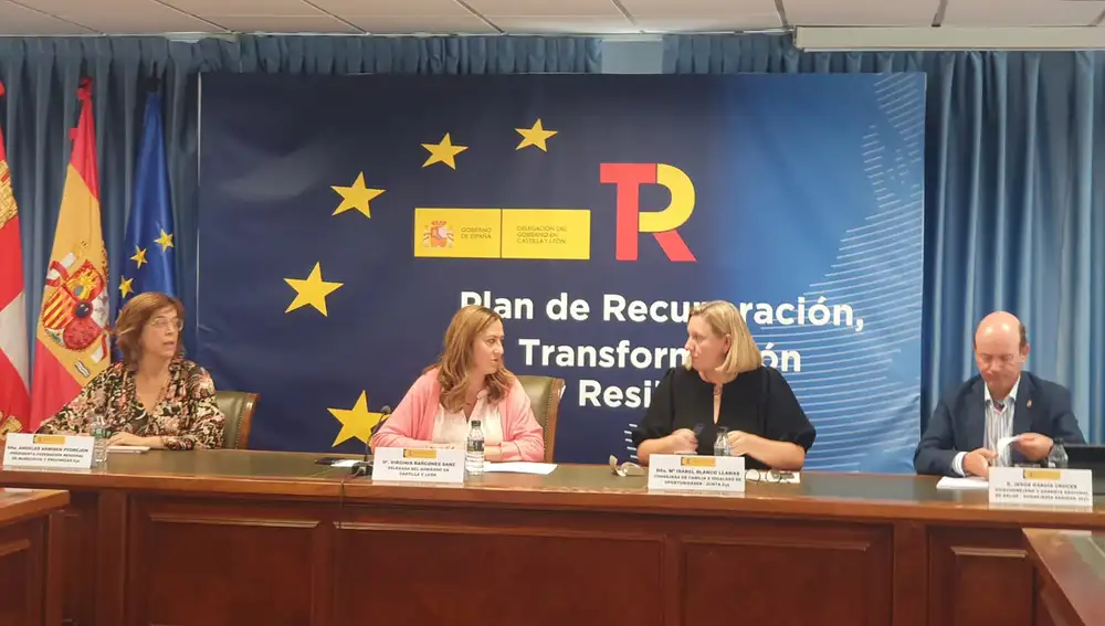 Reunión en la delegación del Gobierno para abordar medidas contra agresiones de mujeres