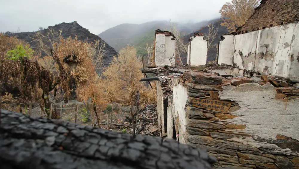 Son muchas las cimas, con restos arqueológicos de castros, que han quedado arrasadas por los incendios Carlos Castro / Europa Press 16/08/2022