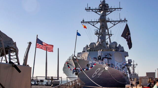 El destructor estadounidense "USS Bulkeley" es uno de los cuatro actualmente desplegados en la Base Naval de Rota (Cádiz)
