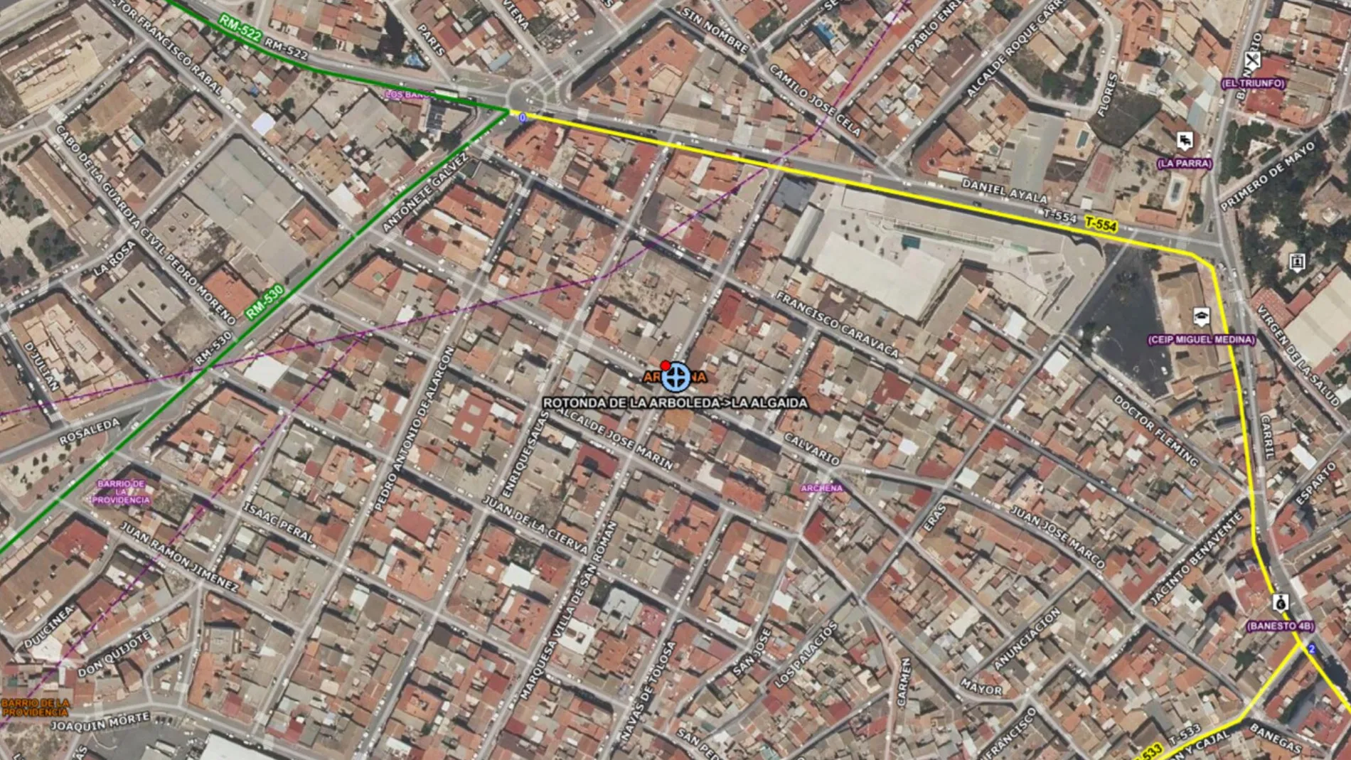 Servicios de emergencia atienden y trasladan a un herido en accidente de tráfico en Archena