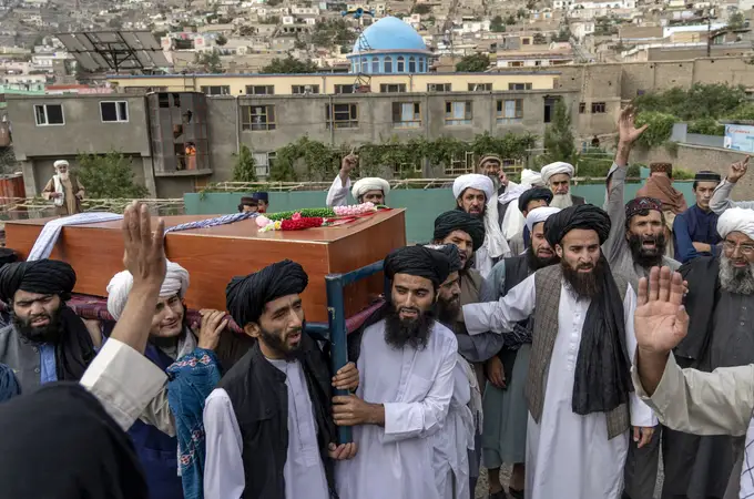 Más de 20 muertos, entre ellos cinco niños, en un atentado suicida en una mezquita de Kabul