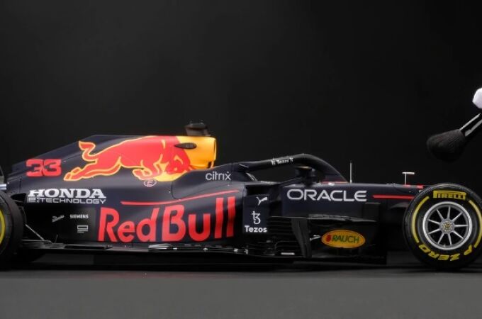 Réplica del Red Bull pilotado por Checo Pérez.