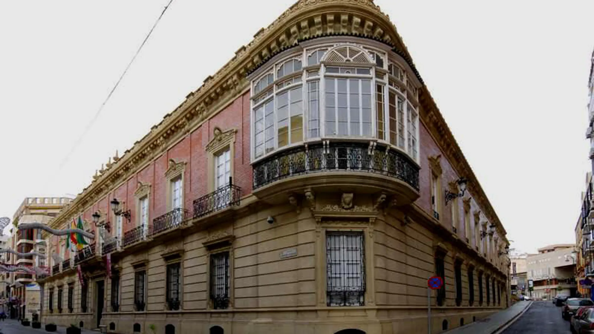 El edificio de la Diputación de Almería