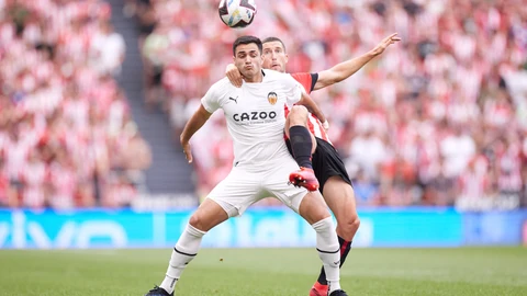 Maxi Gómez con el Valencia.