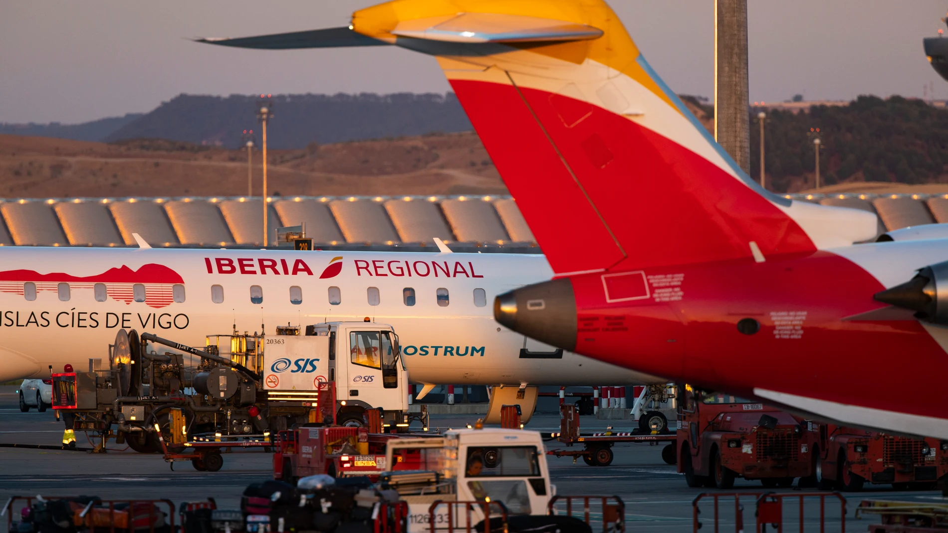 Aviones de Iberia en la Terminal T-4 del aeropuerto Adolfo Suarez Barajas