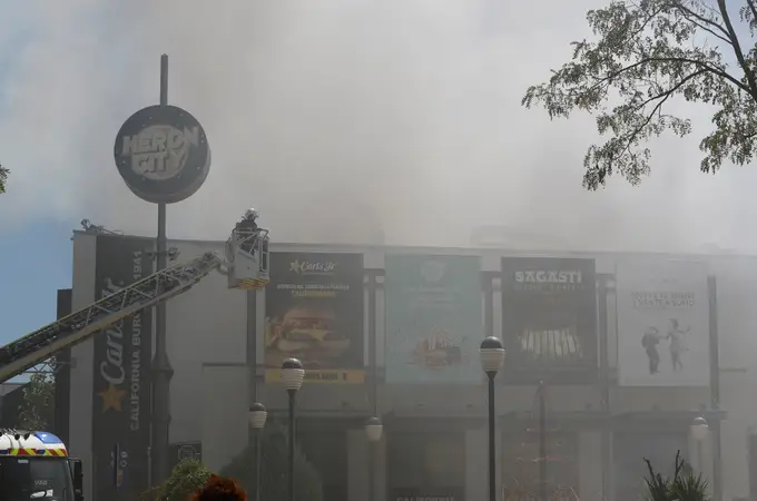 Incendio en un centro comercial de Madrid: los bomberos dan por controlado el fuego en el Heron City