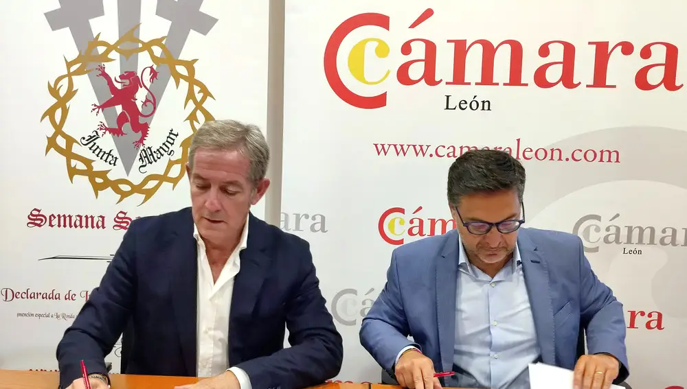 Cámara de Comercio y Junta Mayor de la Semana Santa de León firman un acuerdo sobre el Encuentro Nacional de Cofradías