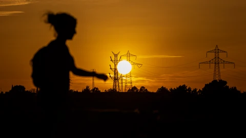 La luz marcará este jueves 457 euros/MWh, el quinto precio más alto de la historia