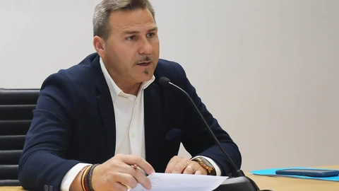 La Diputación aumenta un 223% las ayudas para luminarias y mejorar la seguridad vial en zonas rurales y agrícolas, en la fotografía el diputado del área, Alejandro Morant