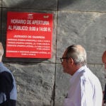 Los gerentes del restaurante Atrio, en Cáceres, José Polo y Toño Pérez, a su entrada a los juzgados de Cáceres para declarar por el caso sobre el robo millonario de botellas de vino