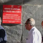 Los gerentes del restaurante Atrio, en Cáceres, José Polo y Toño Pérez, a su entrada a los juzgados de Cáceres para declarar por el caso sobre el robo millonario de botellas de vino
