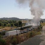 Incendio declarado en un autobús en la autovía del Noroeste (RM-15), en el término municipal de Mula (Murcia)