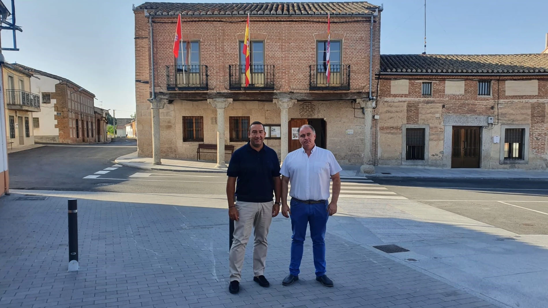 El delegado de la Junta de Castilla y León en Salamanca, Eloy Ruiz, visita el municipio de Mancera de Abajo, en compañía de su alcalde, Juan Carlos Ceballos