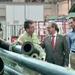 El consejero de Industria, Comercio y Empleo, Mariano Veganzones, durante una visita a una empresa vallisoletana