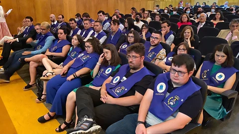 Alumnos con discapacidad intelectual en su graduación en la Politécnica de Madrid