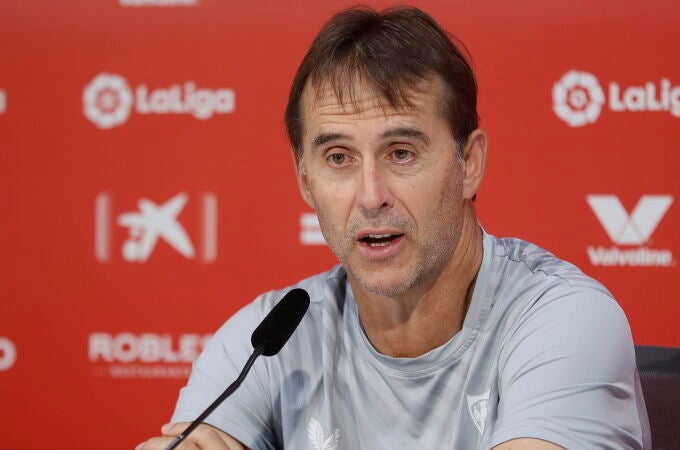 El entrenador del Sevilla, Julen Lopetegui, durante su comparecencia de prensa previa al partido ante el Almería