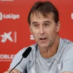 El entrenador del Sevilla, Julen Lopetegui, durante su comparecencia de prensa previa al partido ante el Almería