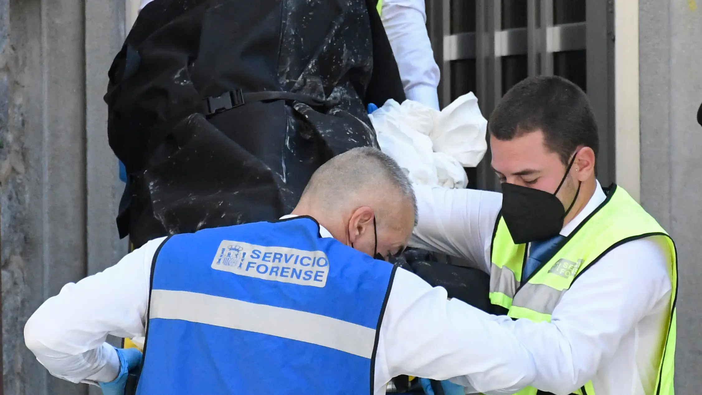 Un hombre de unos 60 años ha fallecido este viernes en su domicilio donde vivía solo, ubicado en el tercer piso de la calle Dehesa, 10, en Segovia capital, como consecuencia de un incendio que se originó en un colchón de su dormitorio