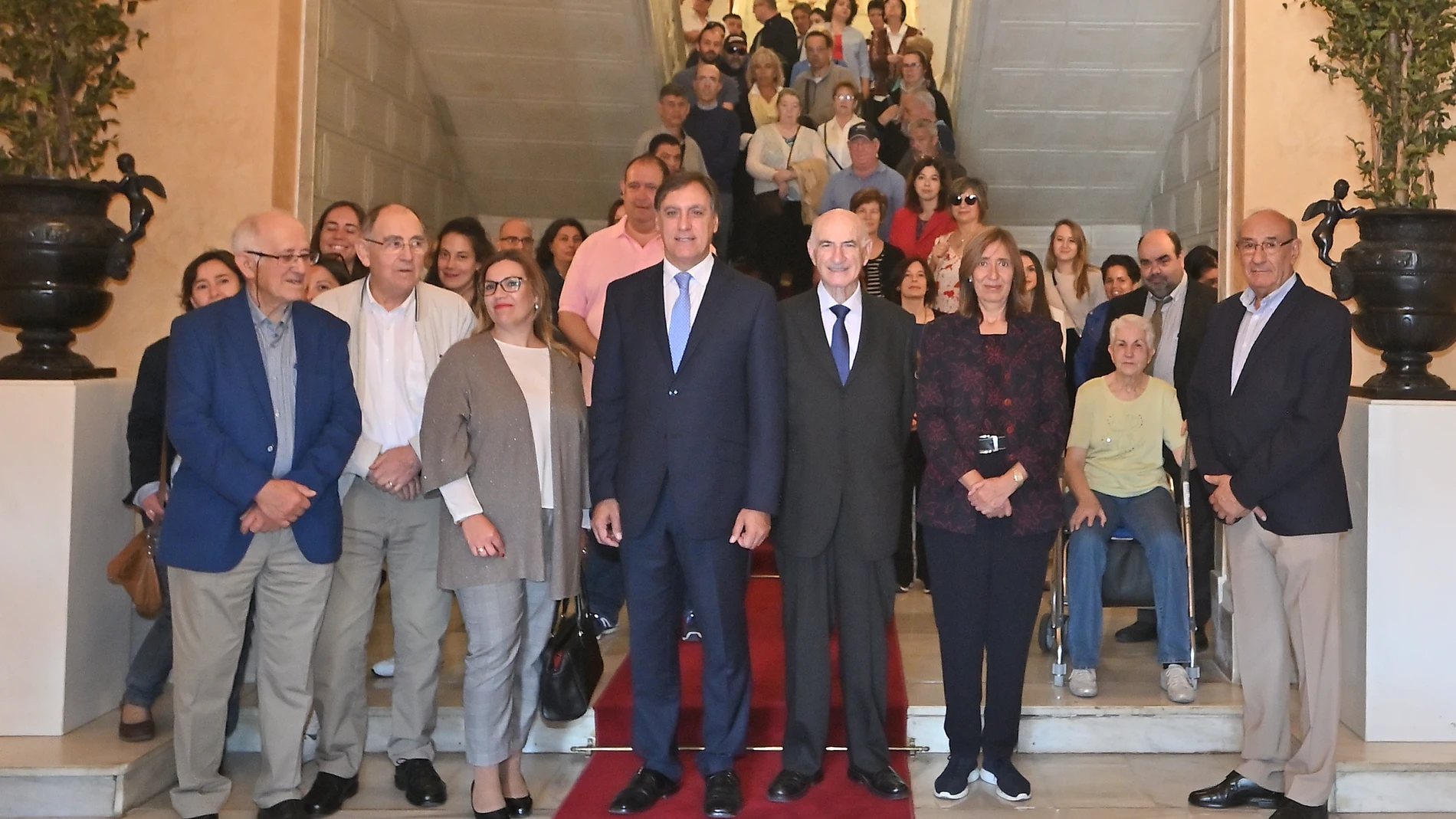 El alcalde de Salamanca, Carlos García Carbayo, en una reunión con las entidades del tercer sector