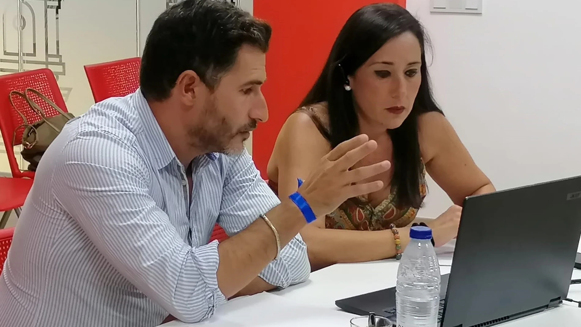 La secretaria general del PSOE algecireño y parlamentaria andaluza, Rocío Arrabal, y el portavoz del Grupo Municipal Socialista, Fran Fernández PSOE 26/08/2022