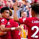 Los jugadores del Liverpool celebran uno de los nueve goles que le marcaron al Bournemouth