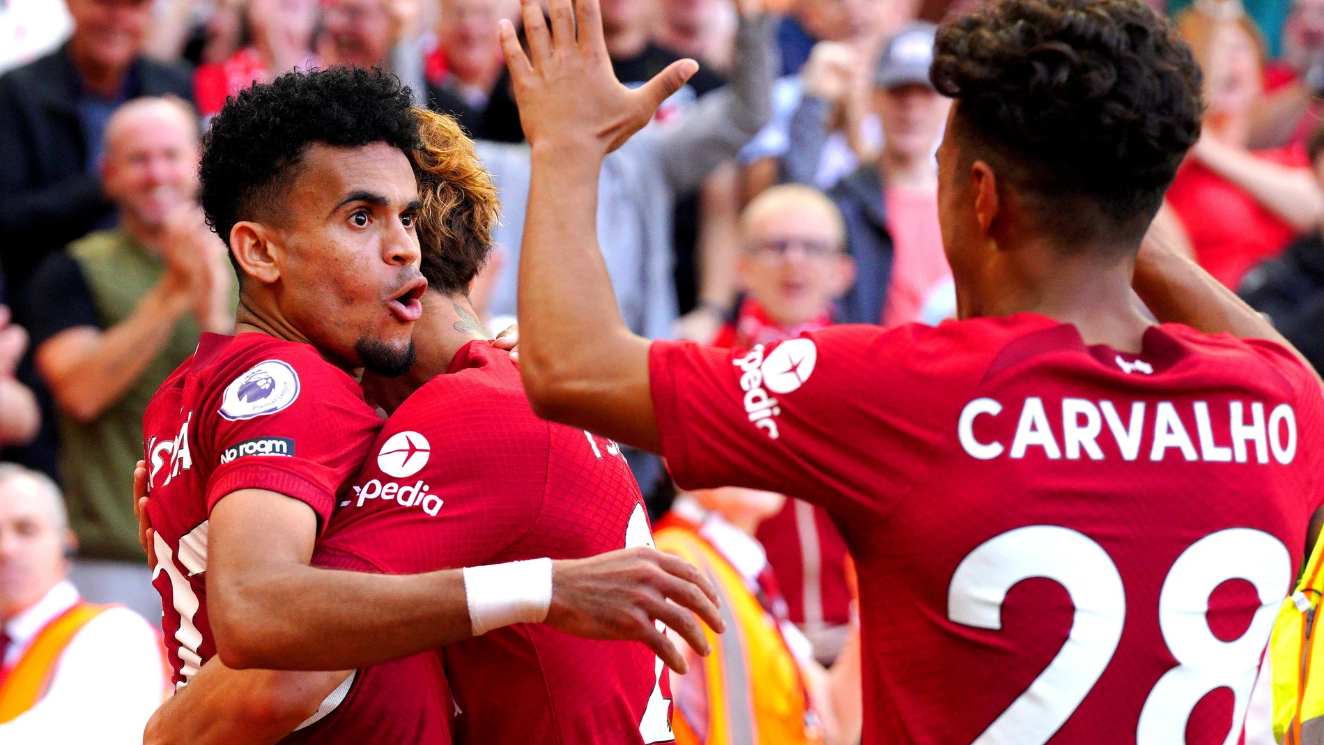 Los jugadores del Liverpool celebran uno de los nueve goles que le marcaron al Bournemouth