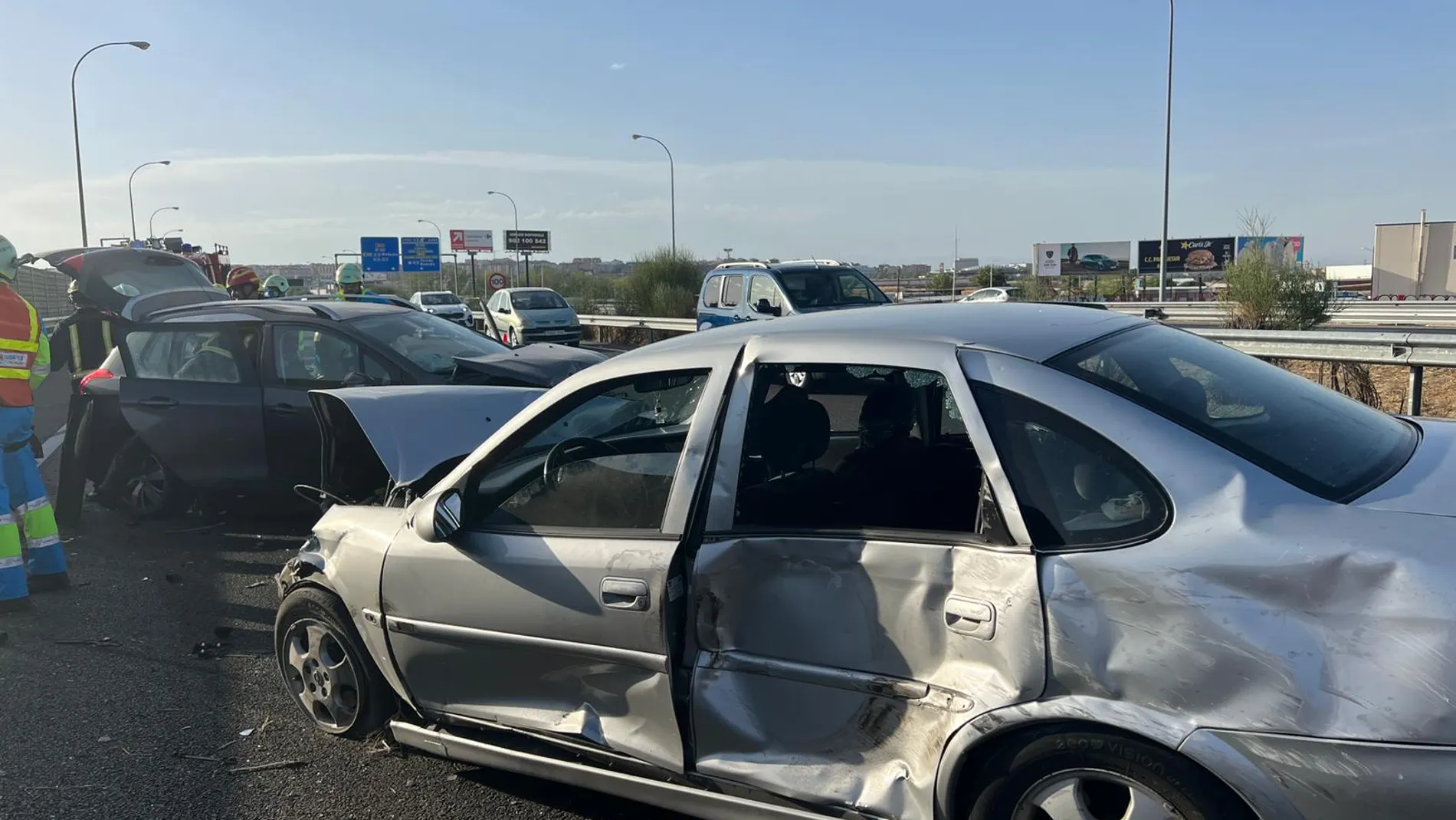 Estado en que quedó uno de los coches implicados en el siniestro de la M-235