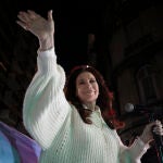 Imagen de archivo de la vicepresidenta argentina, Cristina Fernández de Kirchner, habla a sus simpatizantes en Buenos Aires