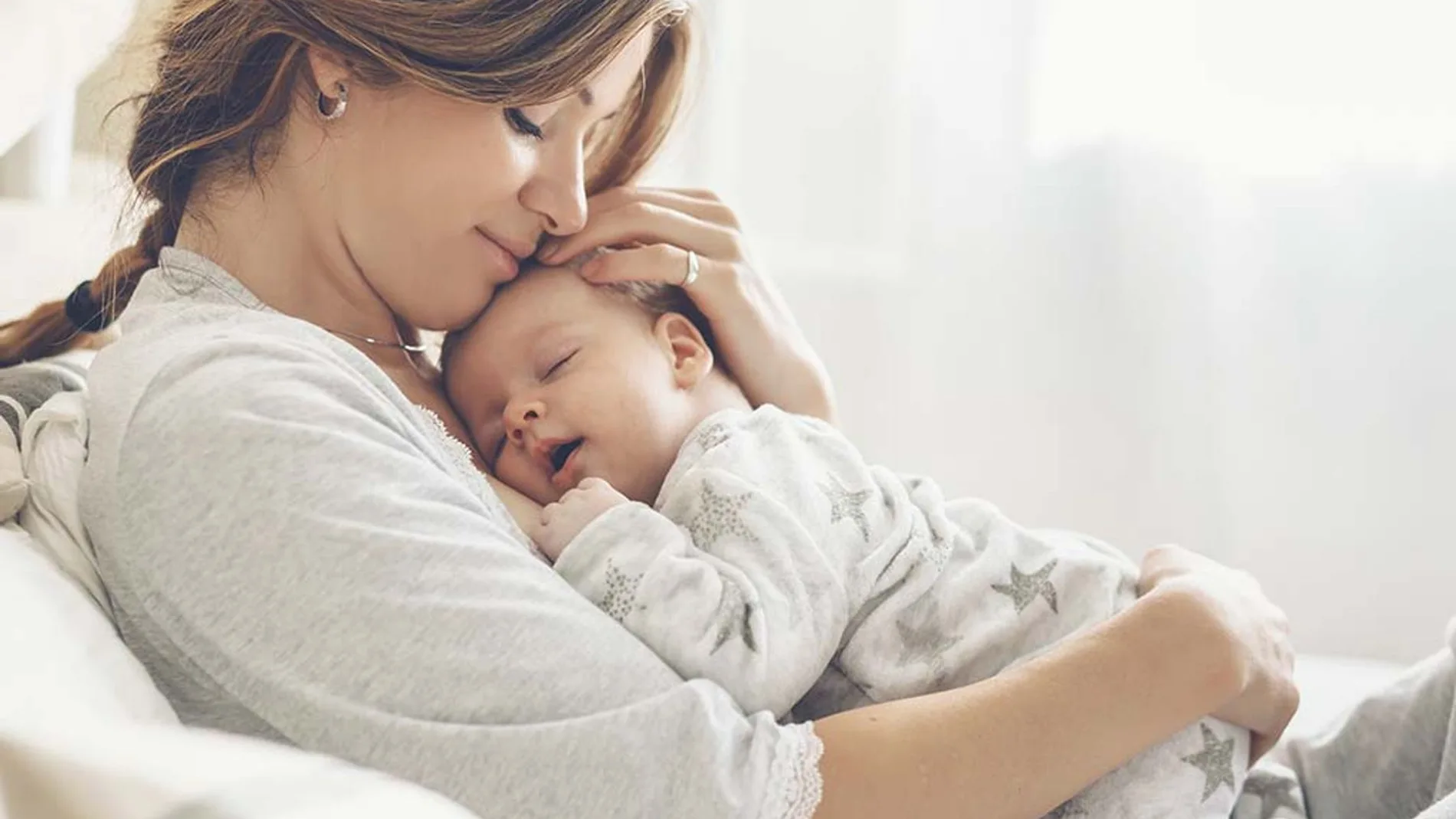 Aunque de forma generalizada se piense que no, sí que es posible ser madre con la menopausia precoz