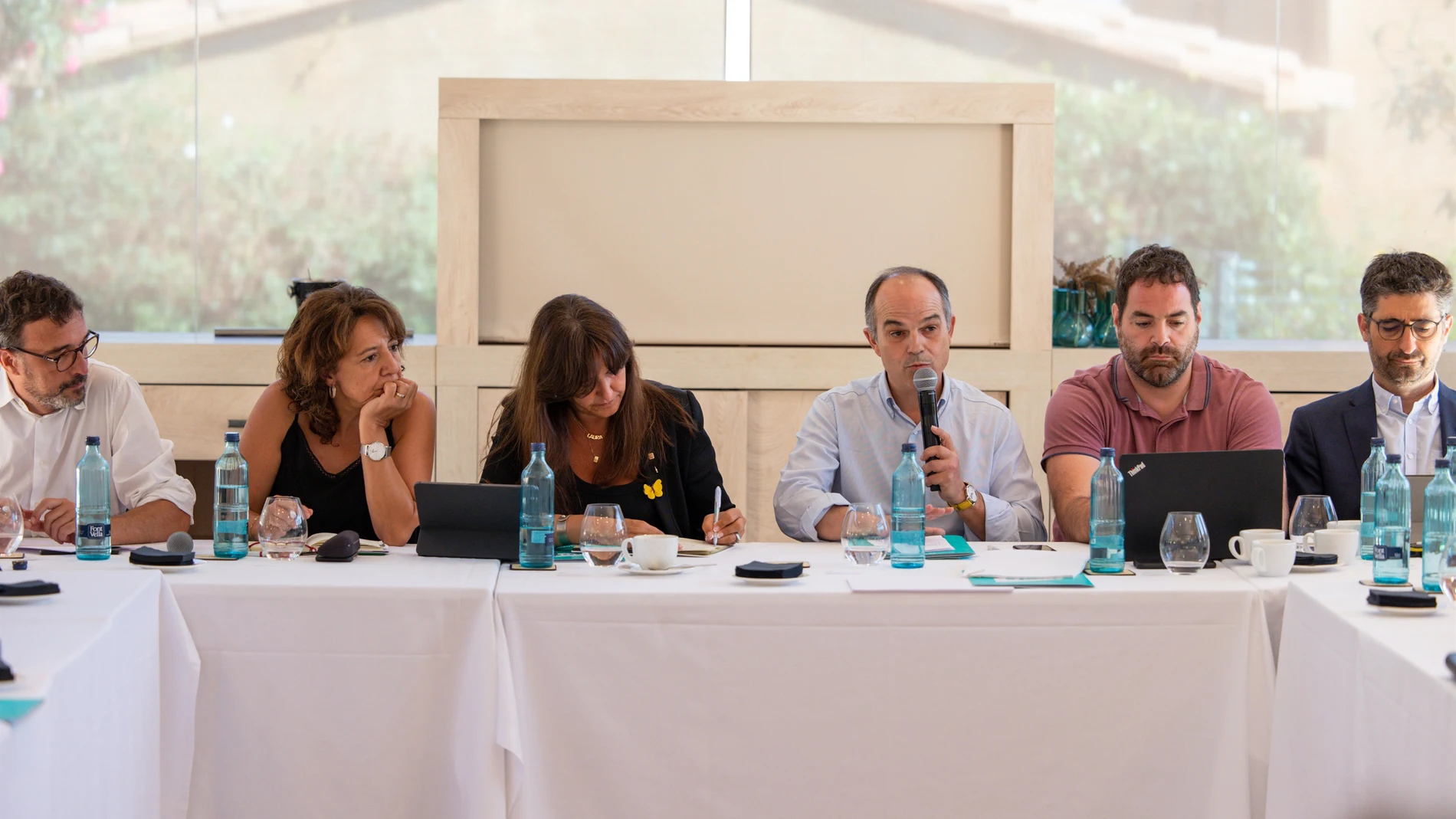 El secretario general de Junts, Jordi Turull, y la presidenta de Junts, Laura Borràs, en la Ejecutiva del partido en Girona