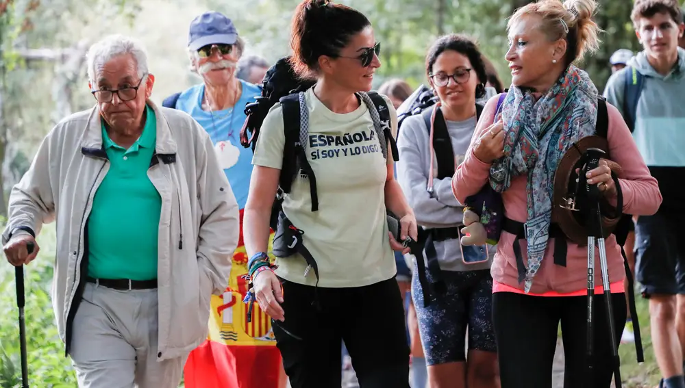 Macarena Olona ha comenzado este lunes el Camino de Santiago en Sarria, arropada por simpatizantes