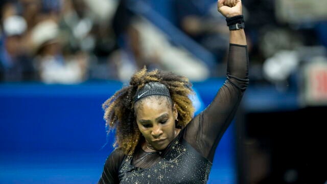 Serena Williams celebra un punto en su partido ante la montenegrina Danka Kovinic