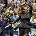 Serena Williams celebra su victoria en la primera ronda del US Open.