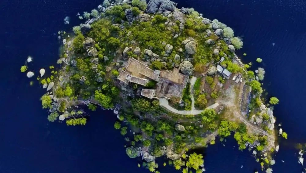 Castillo en una isla privada en Cebreros